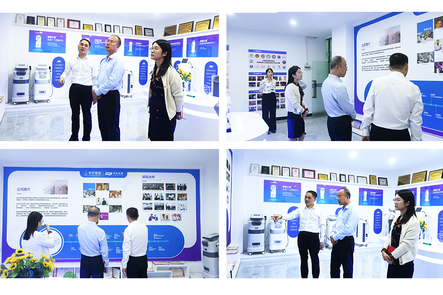 参观展厅.jpg